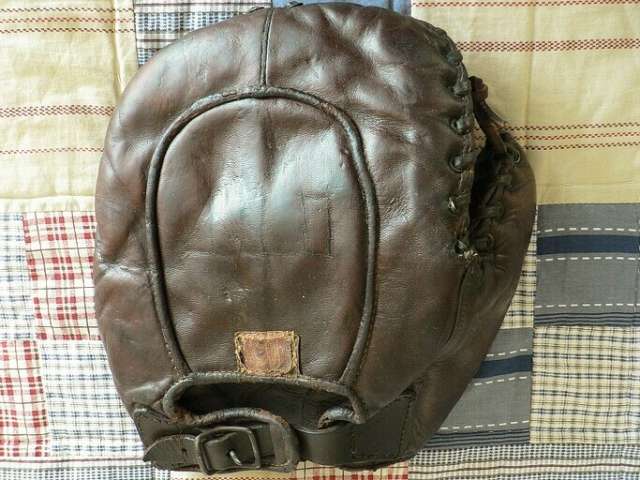 George Sisler Rawlings Back